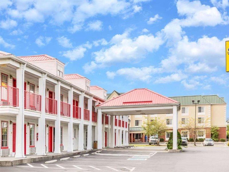 Hotel Super 8 By Wyndham Clinton Exteriér fotografie